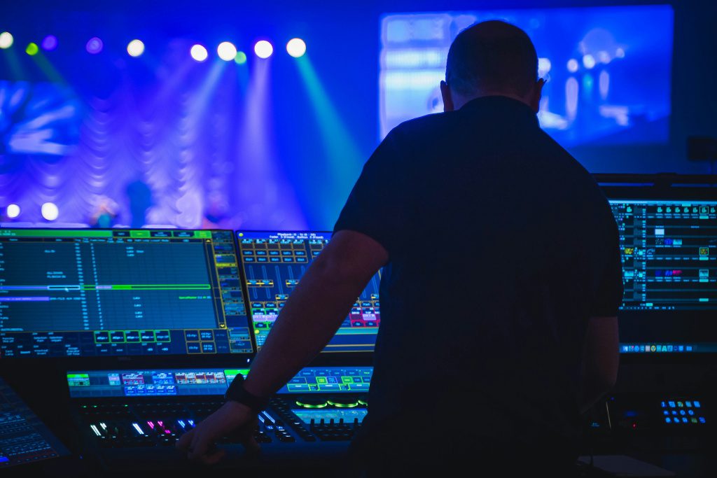 L'ingénieur son live a également besoin de beaucoup de matériel! - crédit Rob Simmons @Unsplash