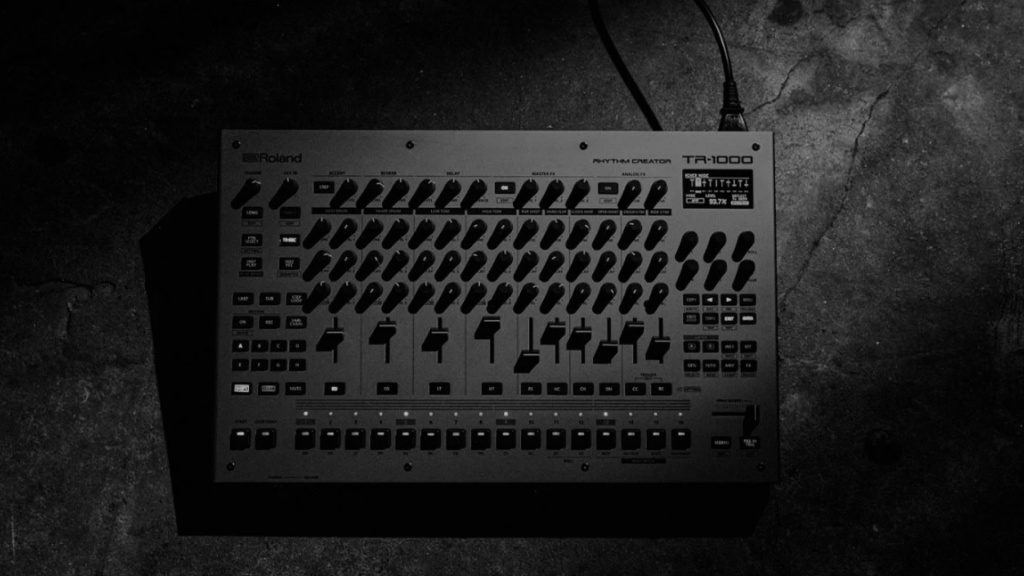 ROLAND TR-1000 vignette