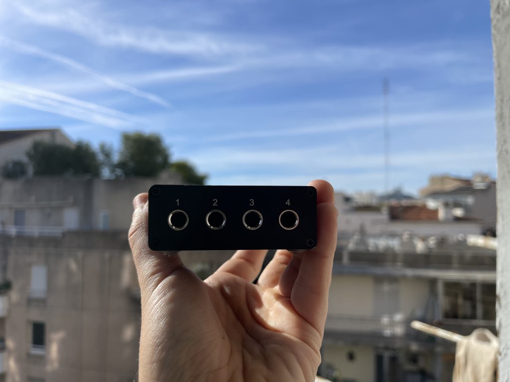 Le panneau arrière de la MIDI EXPRESSION