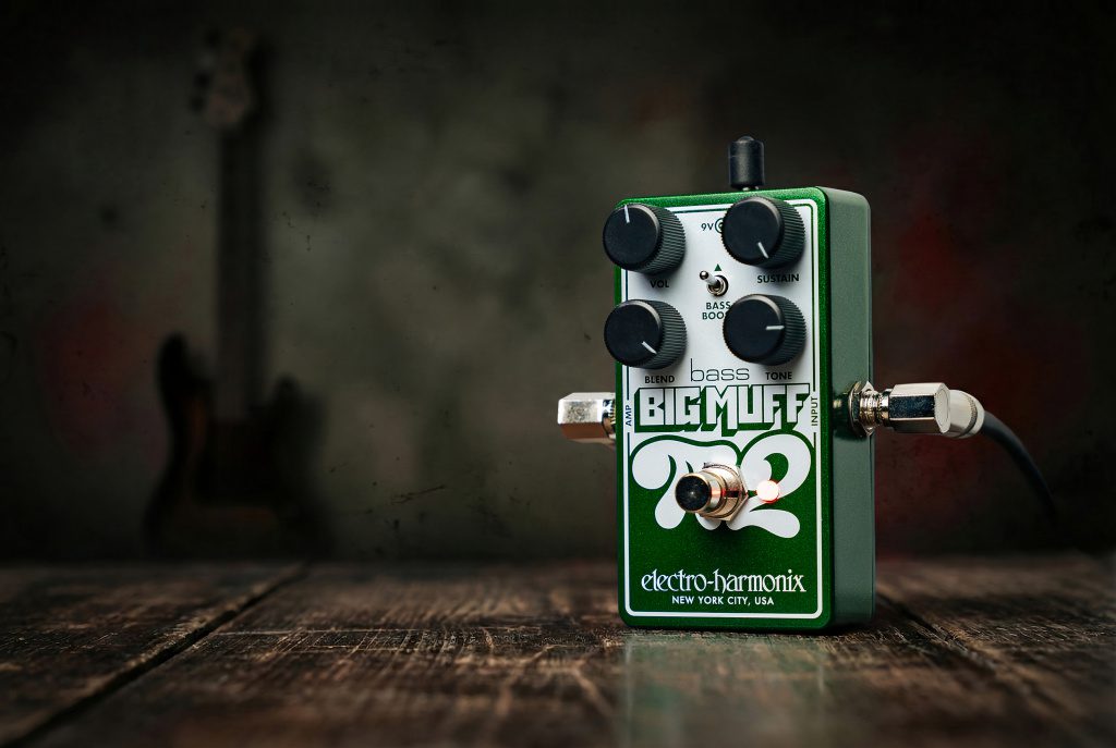 Electro Harmonix Bass Big Muff Pi 2 - vue de trois quarts