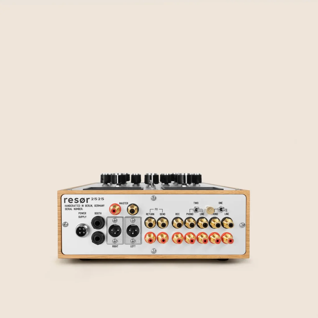 Resør Electronics 2525 MFX - face arrière