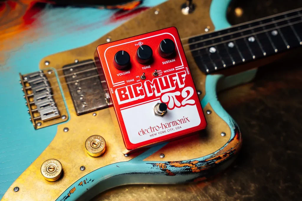 Electro Harmonic Big Muff Pi 2 with Tone Wicker - lifestyle