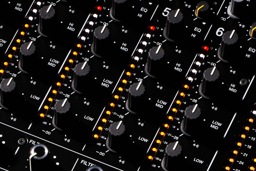 Techniques de DJing : enchaînements et transitions - Partie 1 / L'égalisation des basses fréquences A