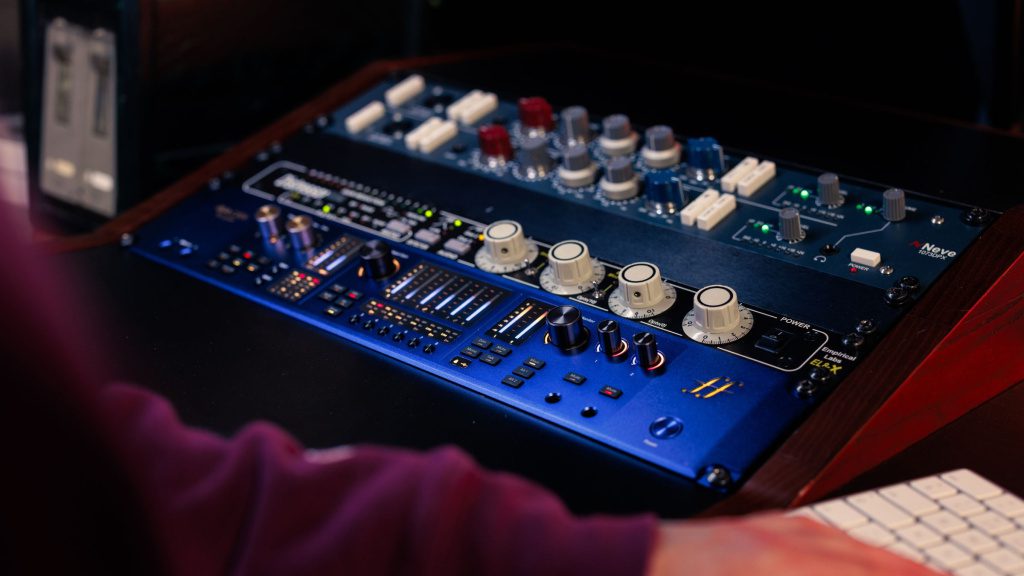 Focusrite ISA C8X - Lifestyle