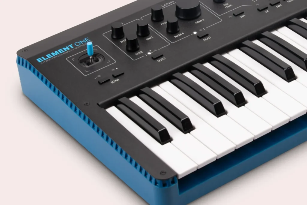 Superbooth Modal Electronics Element One - vue de trois quarts