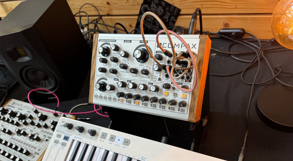 Superbooth Majella Audio Compax - vue de trois quarts