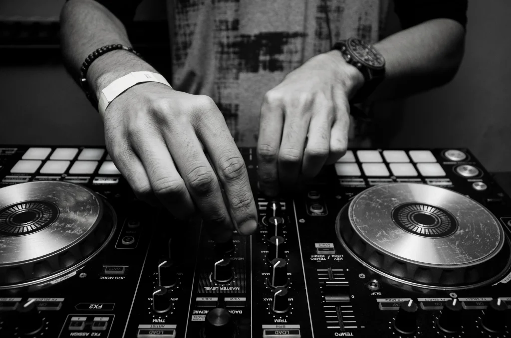 Techniques de DJing : enchaînements et transitions - Partie 2 / En pratique : routage Post-Fader, Pre-Fader