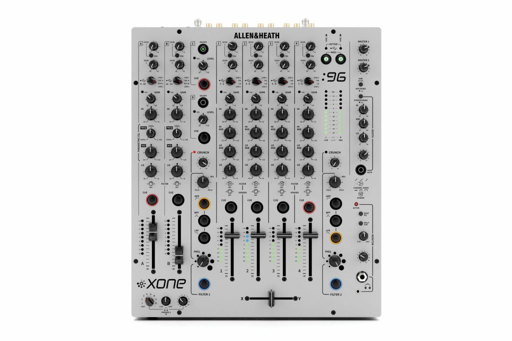 DJing : le top des meilleures tables de mixage DJ / Allen & Heath Xone:96 : le modèle analogique ultime 1