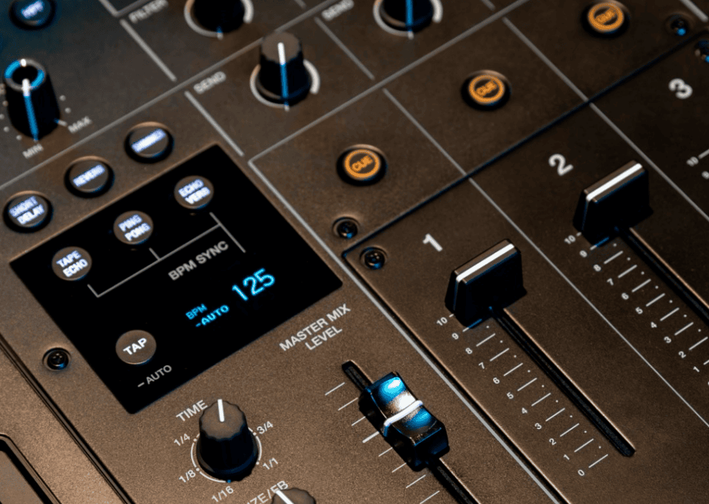 DJing : le top des meilleures tables de mixage DJ / AlphaTheta DJM-V5 : l’étoile montante du beatmatching 2