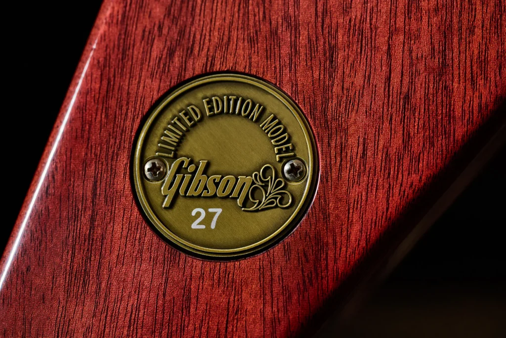 Gibson Custom 1971 Flying V Medallion Reissue - focus