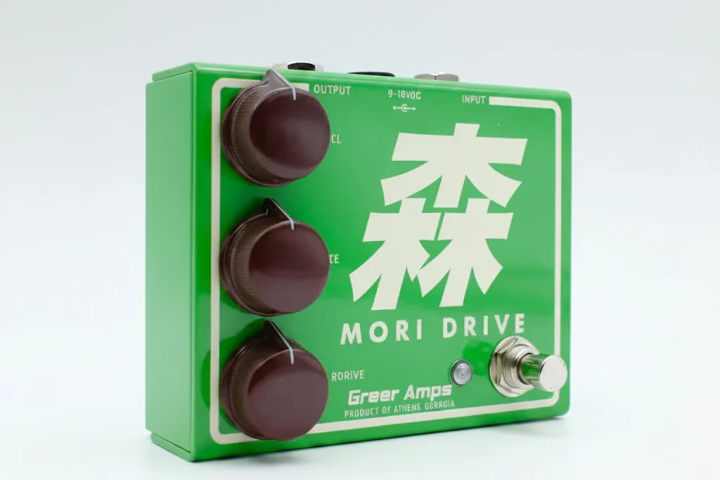 Greer Amps Mori Drive - vue de 3/4 A