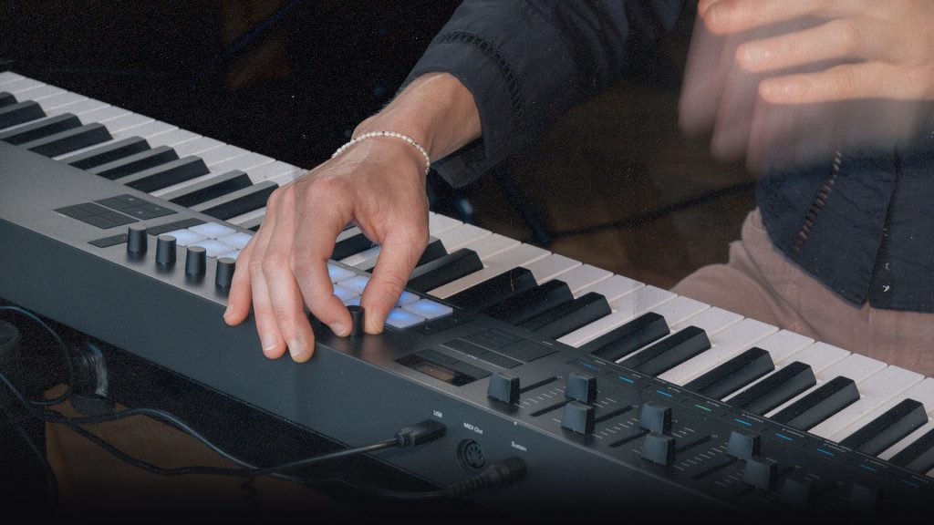 Novation Launchkey 88 - lifestyle
