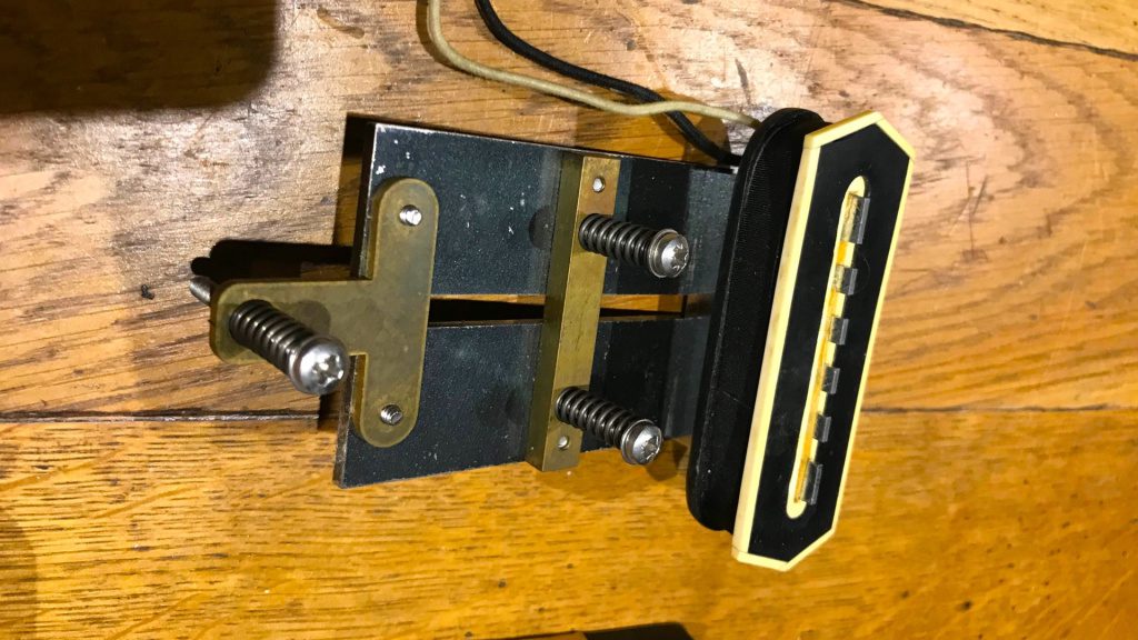 Guitares de légende : Fender Telecaster / Une révolution nécessaire / Micro Charlie Christian (1940)