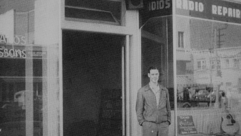 Guitares de légende : Fender Telecaster / Les débuts de Fender / Léo Fender / Fender's Radio - Service (Fullerton, Californie / 1946)