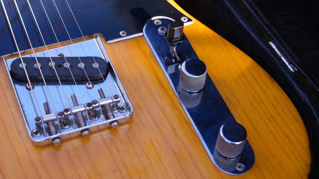 Guitares de légende : Fender Telecaster / Lutherie et électronique 2