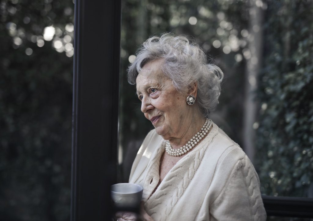 Une grand-mère qui te fait du feedback