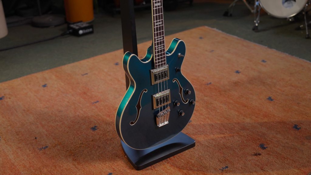 Guild Starfire Deluxe Bass / Vignette