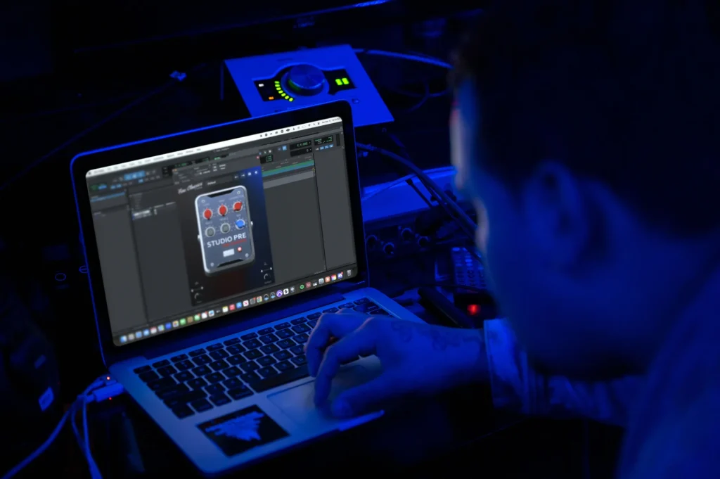 Fine Classics Plugins Studio Pre / Lifestyle