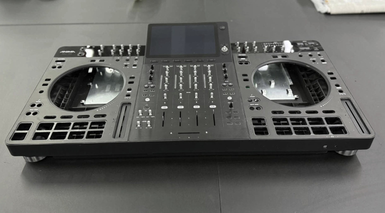 Behringer Anima / Vue de face