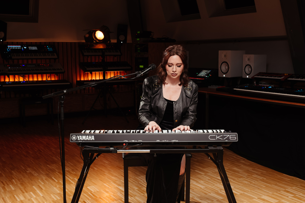 Yamaha CK76 / Lifestyle 1